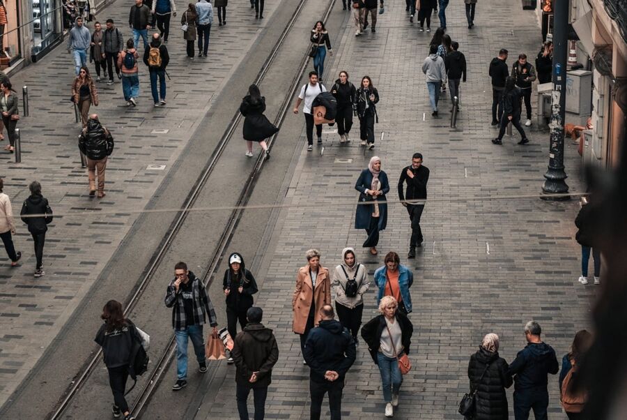Pickpockets on the street 