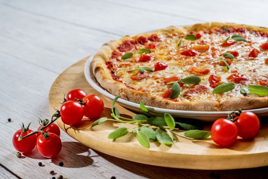 Classic Margherita pizza 