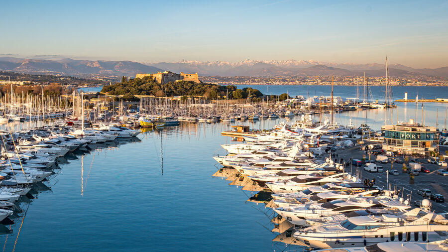 Panoramic view of Port Vauban and Fort Carré in Antibes, showcasing the harbor and historic fortifications