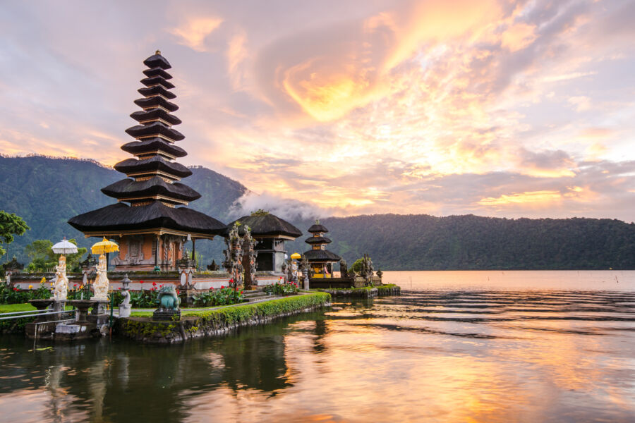 Pura Ulun Danu Bratan, a renowned Hindu temple and popular tourist site, set against the scenic backdrop of Bali, Indonesia.