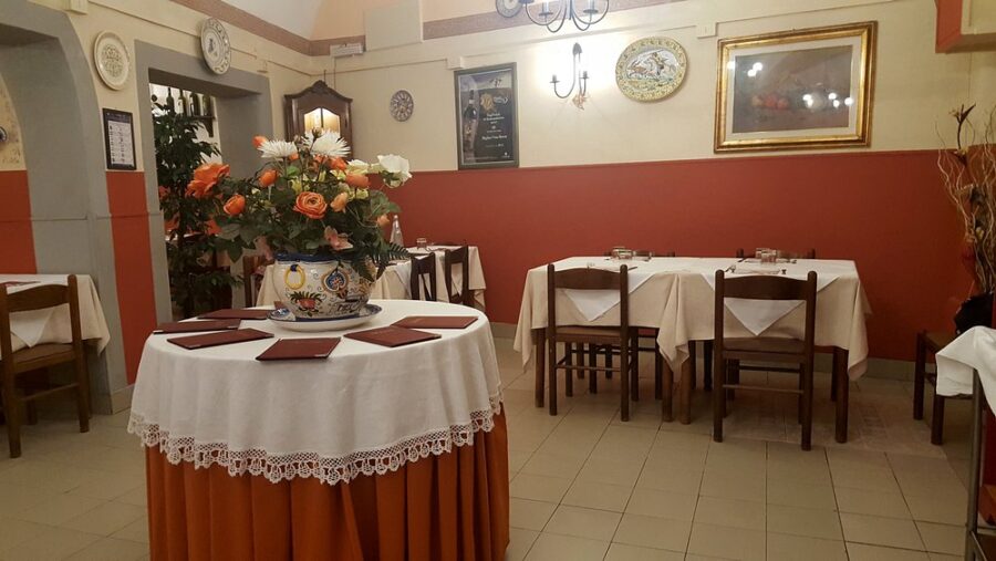 Interior of the Trattoria da Mario, Pisa