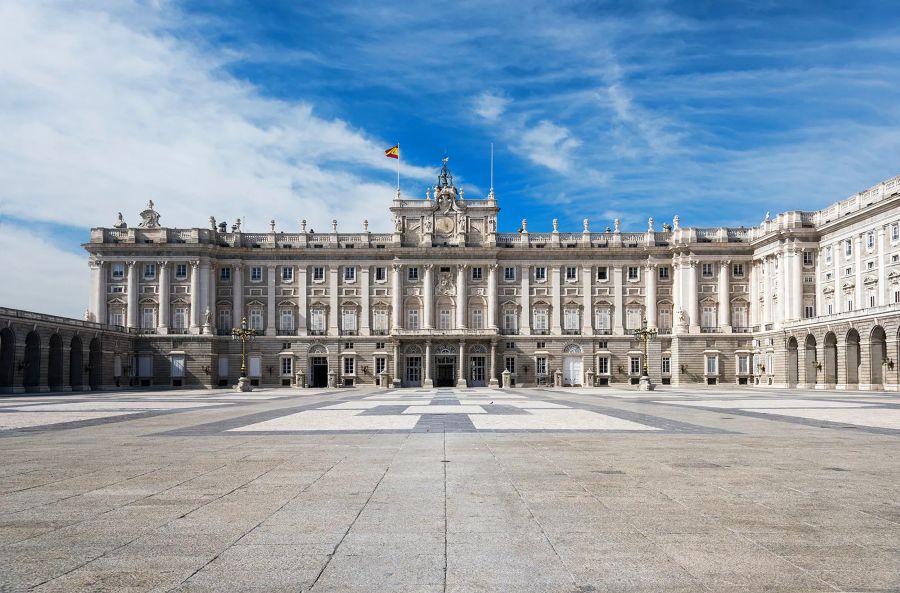 Top Landmarks to Explore Along the Rail Route