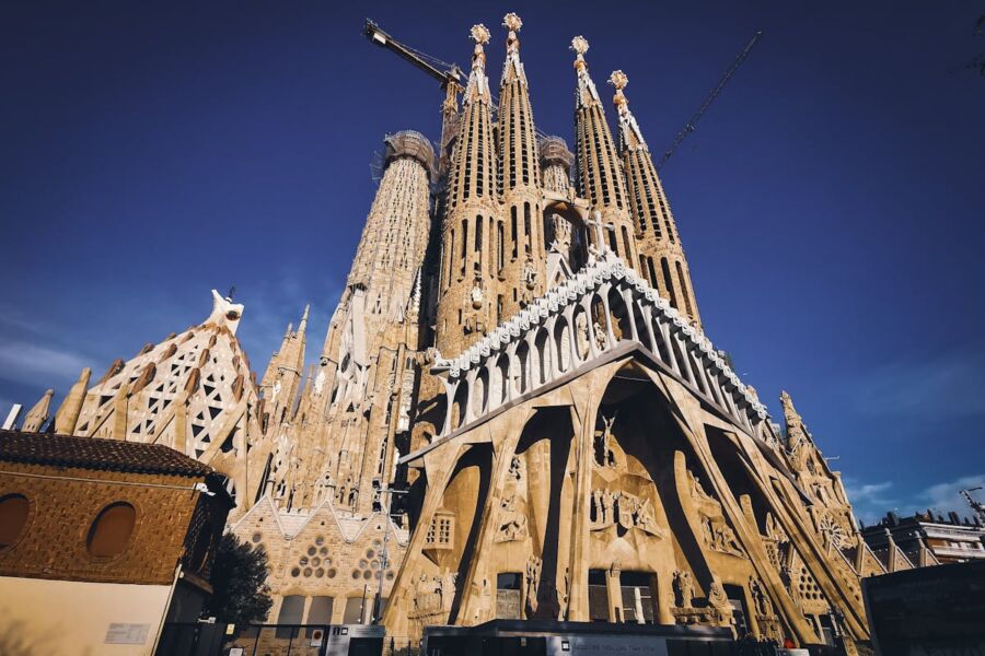 Sagrada Família in Barcelona: Gaudís iconic basilica, showcasing Gothic and Art Nouveau architecture.