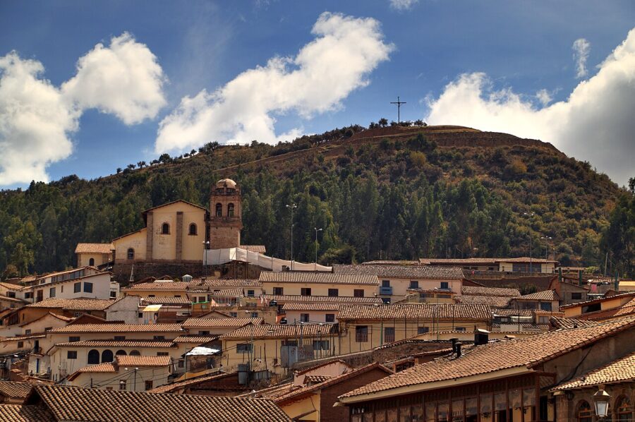 Panoramic view of the town of San Cristóbal, Cusco, Peru, featuring San Cristóbal Church prominently on a hill.