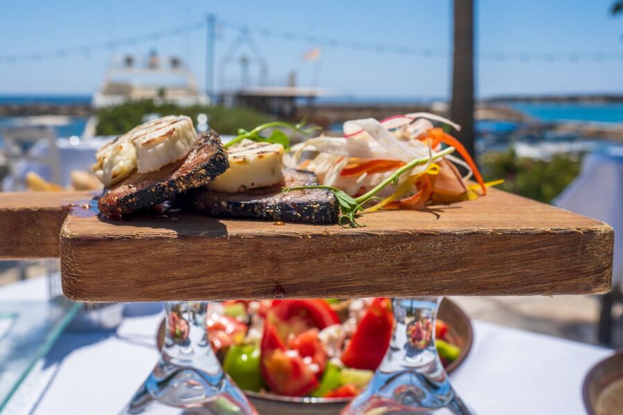 Greek resorts serve up tasty local dishes 