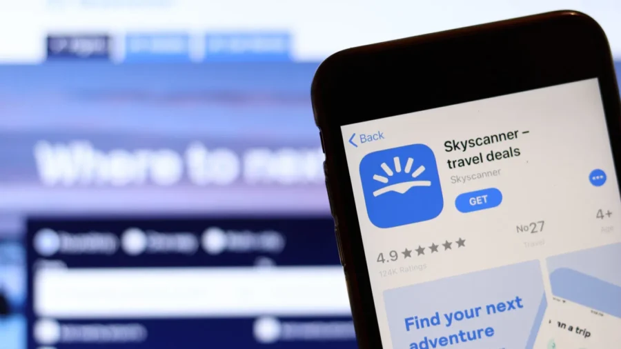Skyscanner app on smartphone: travel deals, 4.9 stars, 124,000 reviews, download now.