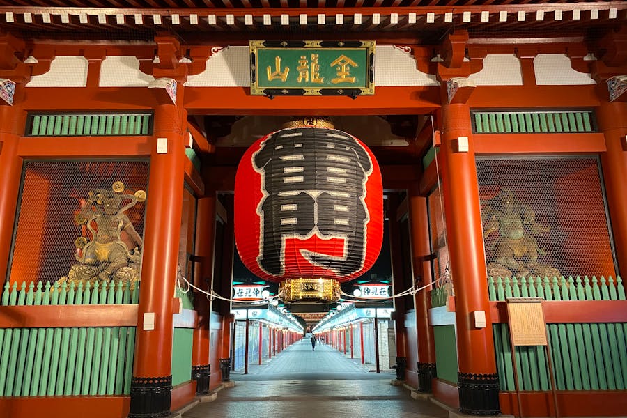 Kaminarimon gate with giant red lantern at Senso-ji temple, Tokyo, at night.