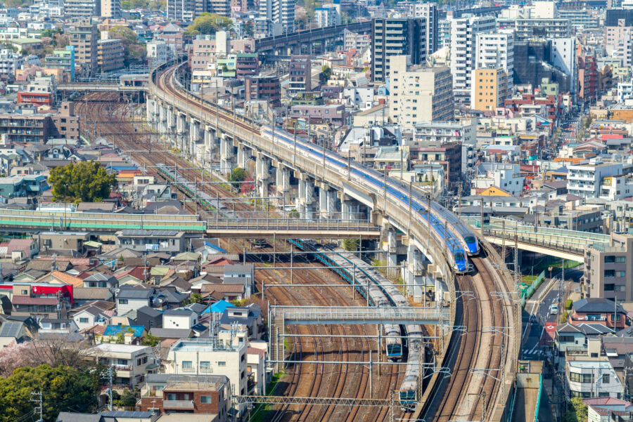 Tokyo's railway and metro system, highlighting interconnected lines and major transit hubs