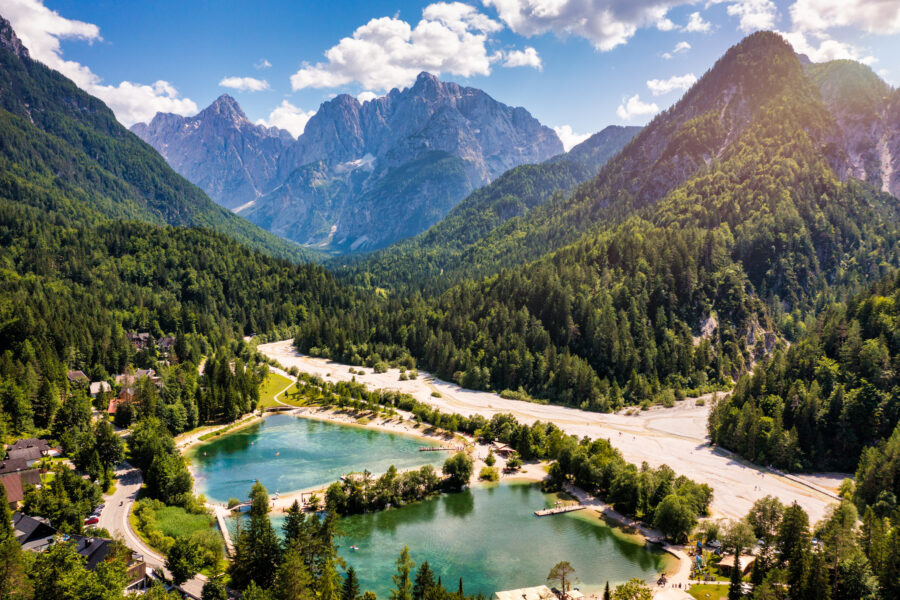 Scenic view of Jasna Lake surrounded by the Slovenian Alps in Triglav National Park, Kranjska Gora, Slovenia