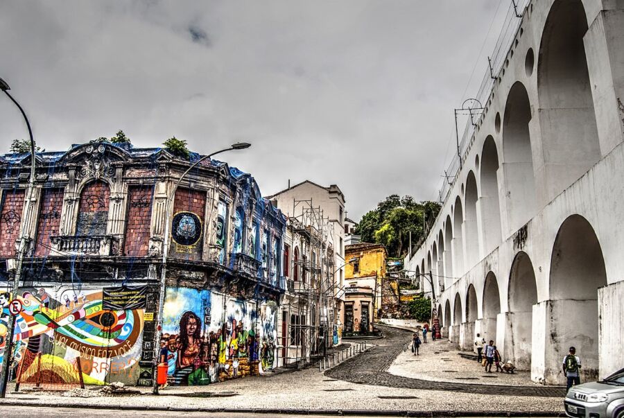 Historic urban scene with vibrant street art and aqueduct arches in Rio de Janeiro.