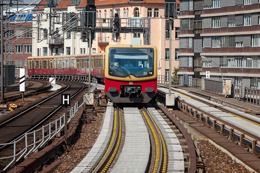 Regional Differences and Transport Associations