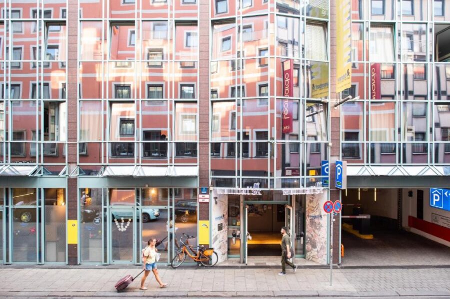 Exterior view of Wombat’s City Hostel in Munich, showcasing its modern architecture and welcoming entrance.
